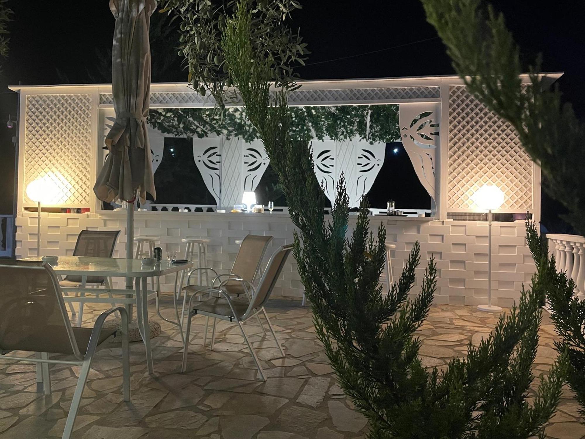 Hotel Valerios Kриопиги Екстериор снимка